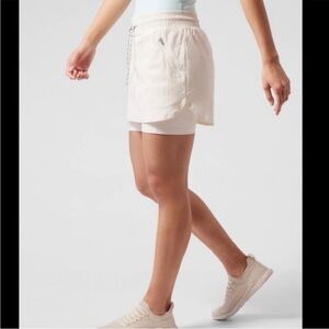 Athleta Women's Trekkie Skirt Skort Size 2 Stone Tennis Cargo Hike Zip Pockets